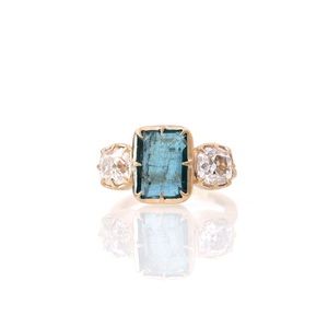 Emerald and moissanite ring. 14k yellow gold